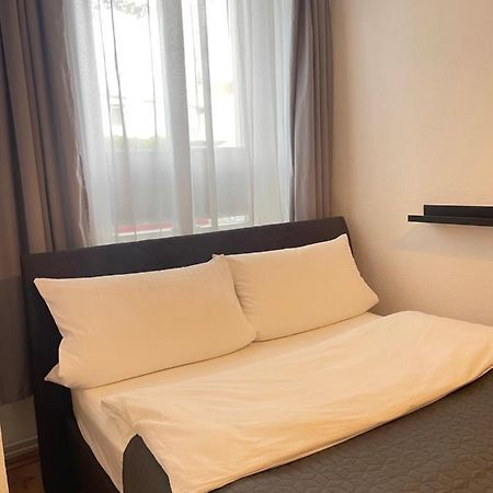 Ferienwohnung Im Stadtzentrum Von Bernau - Schoene Ferienwohnung Mit 1 1/2 Zimmern, Bad, Spuelmaschine, Waschmaschine, Komplette Kueche, Wlan Bernau bei Berlin Exterior foto